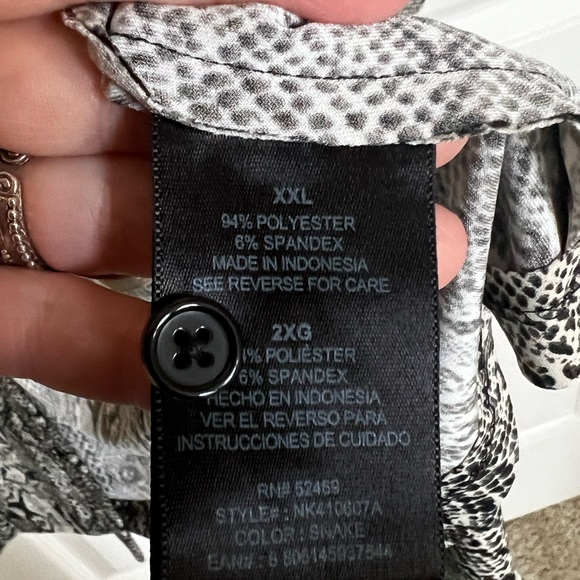 Norma Kamali Python Snake Print, Gray & Black Button Front Shirt Dress. XXL. - Picture 11 of 11